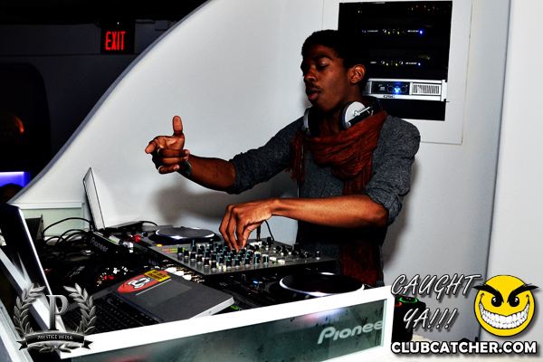 Cove 31 lounge photo 26 - November 16th, 2013