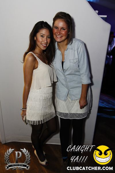 Cove 31 lounge photo 13 - November 30th, 2013