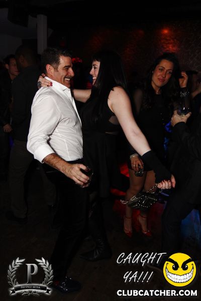 Cove 31 lounge photo 21 - November 30th, 2013