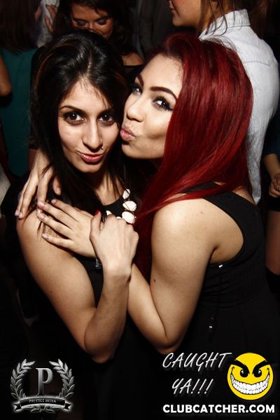 Cove 31 lounge photo 45 - November 30th, 2013