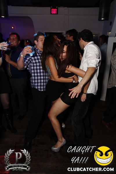 Cove 31 lounge photo 82 - November 30th, 2013