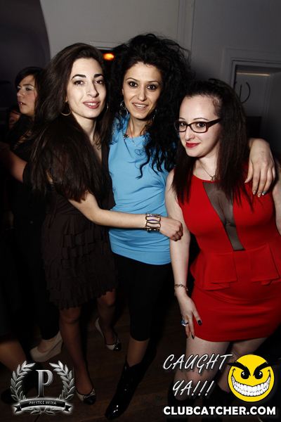 Cove 31 lounge photo 25 - December 7th, 2013