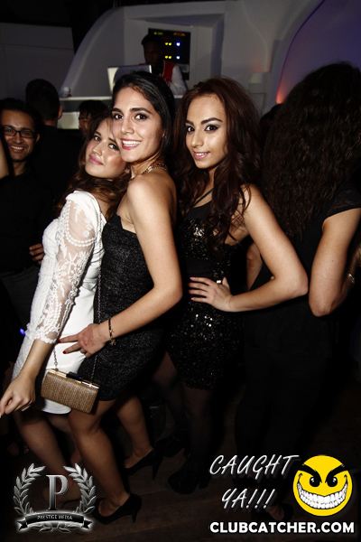 Cove 31 lounge photo 28 - December 7th, 2013