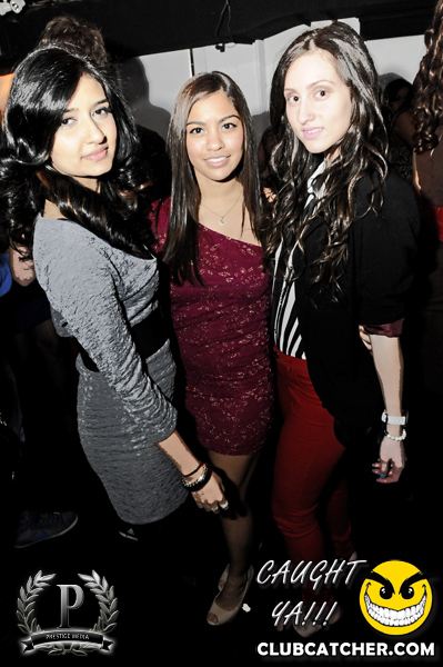 Gravity Soundbar nightclub photo 568 - March 1st, 2013