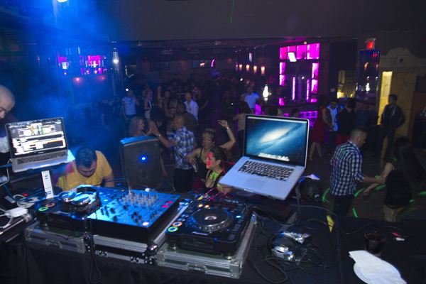 Mingles lounge photo 1 - April 25th, 2013