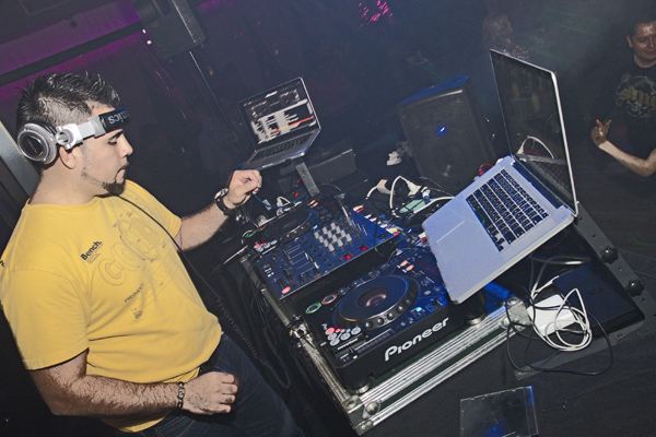 Mingles lounge photo 23 - April 25th, 2013