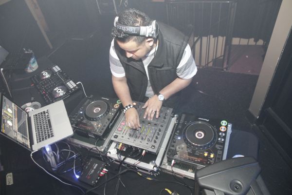 Mingles lounge photo 111 - May 2nd, 2013