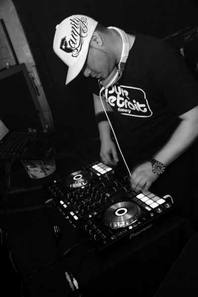 Mingles lounge photo 198 - May 2nd, 2013