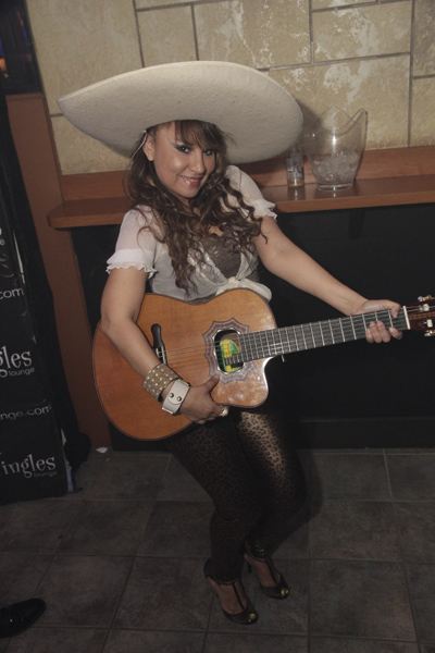 Mingles lounge photo 30 - May 2nd, 2013