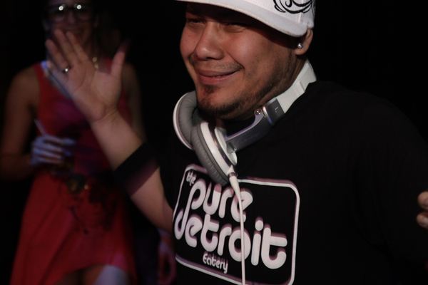 Mingles lounge photo 311 - May 2nd, 2013