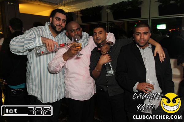 Lot332 nightclub photo 129 - November 27th, 2010