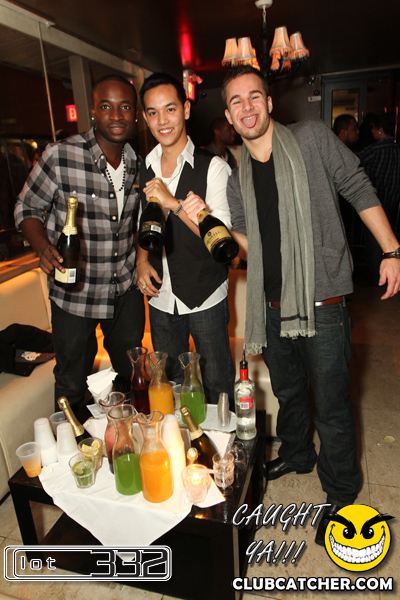 Lot332 nightclub photo 28 - November 27th, 2010