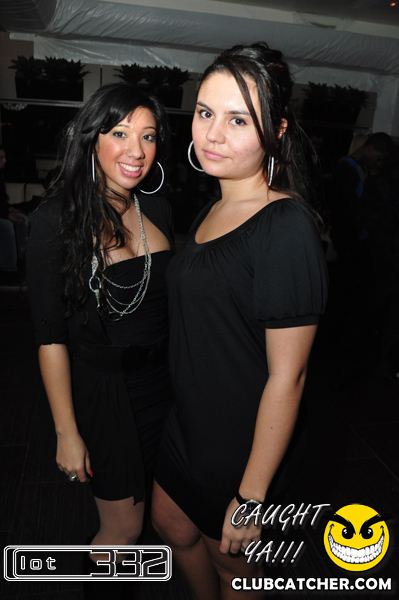 Lot332 nightclub photo 331 - December 26th, 2010