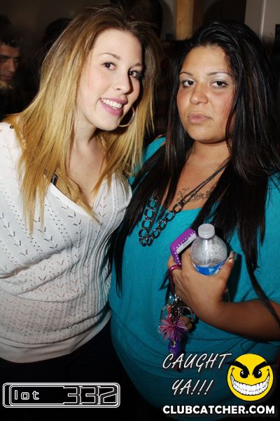 Lot332 nightclub photo 20 - January 8th, 2011