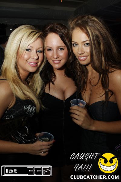 Lot332 nightclub photo 6 - January 29th, 2011