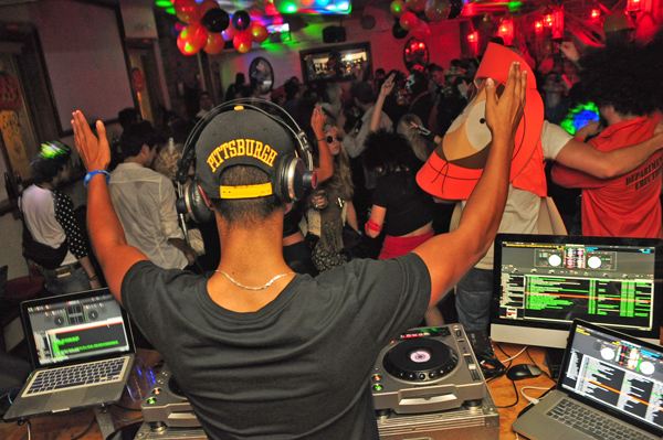 Madison lounge photo 43 - October 31st, 2012