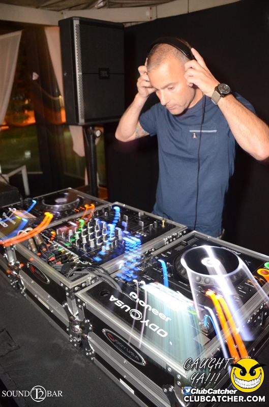 T2 lounge photo 24 - July 30th, 2015