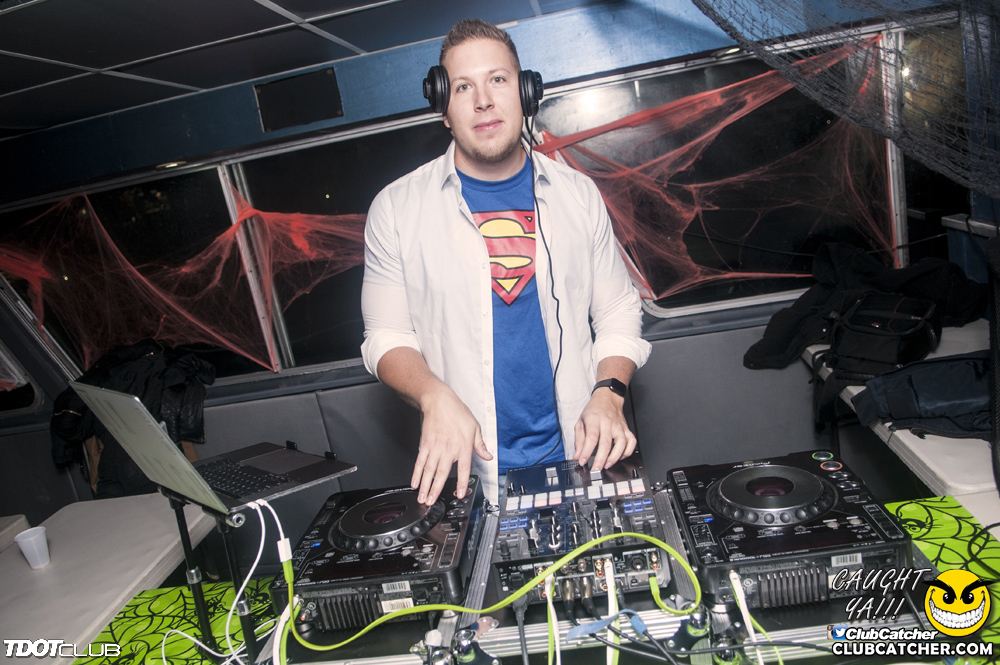 Empress Of Canada party venue photo 19 - October 31st, 2018