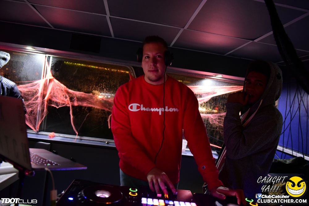 Empress Of Canada party venue photo 12 - November 3rd, 2018