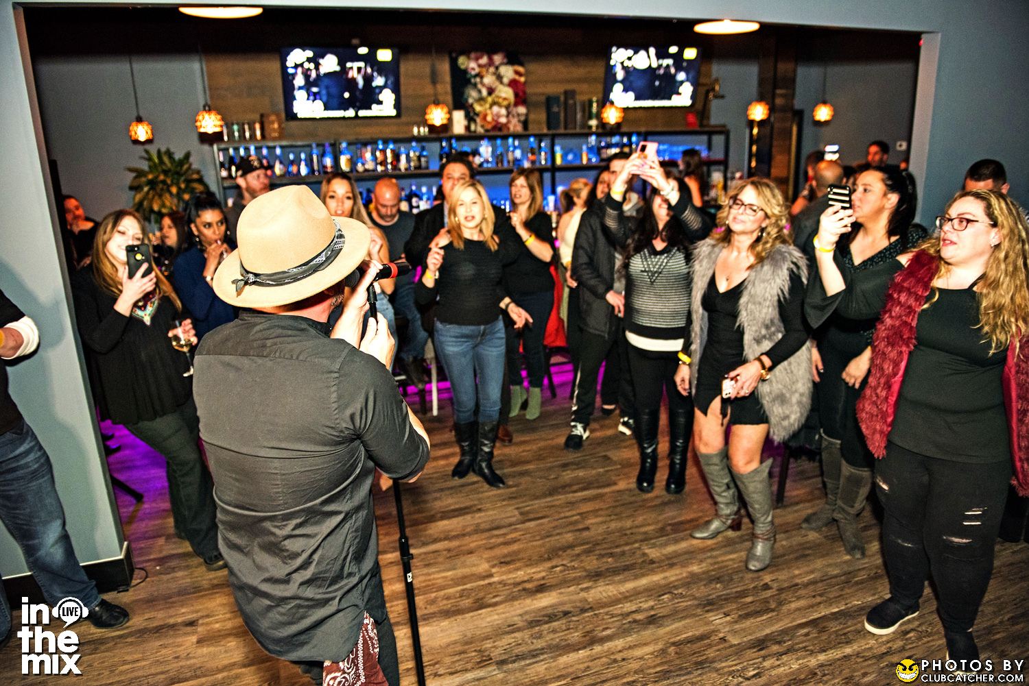 Via Mercanti lounge photo 172 - April 15th, 2022