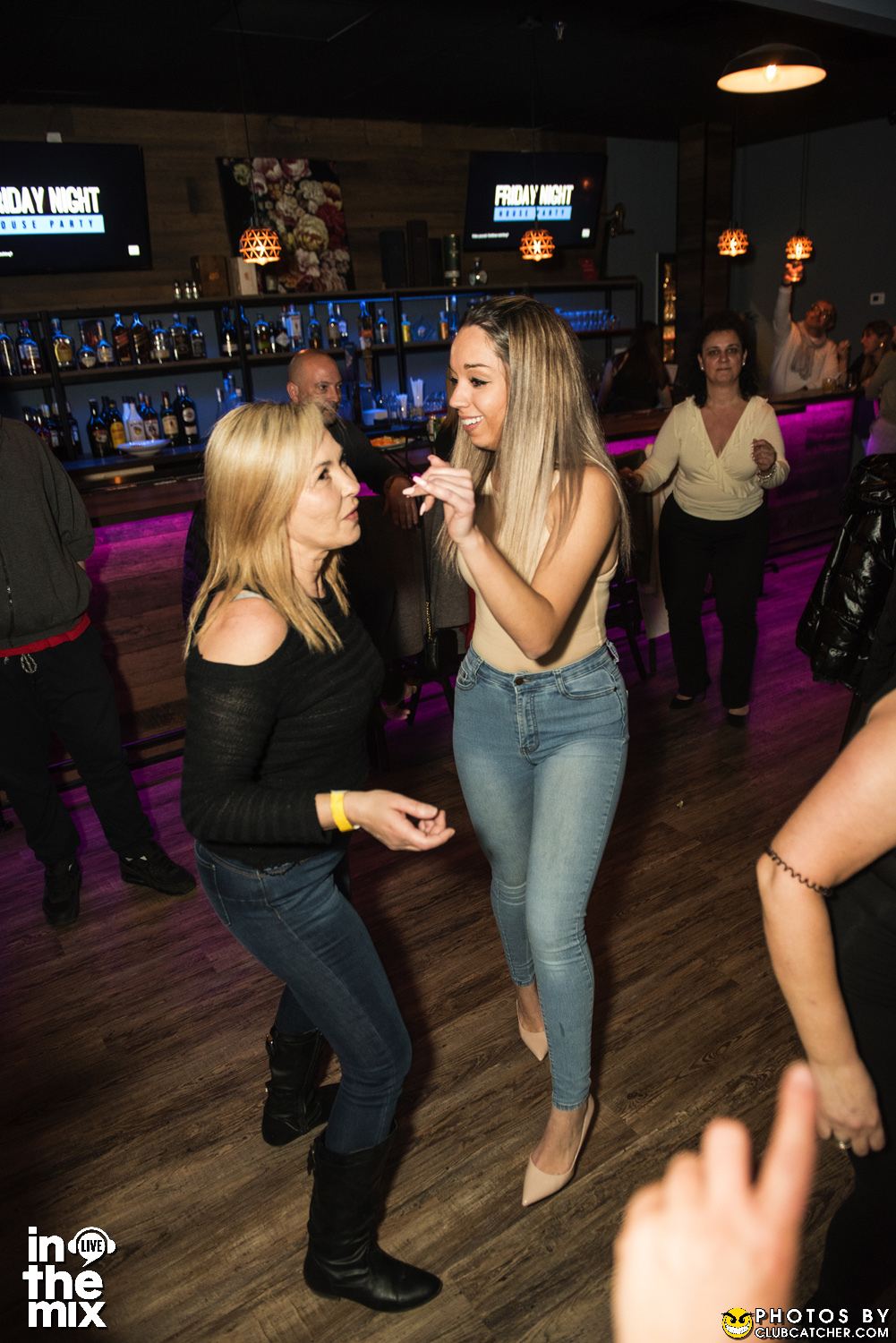 Via Mercanti lounge photo 188 - April 15th, 2022