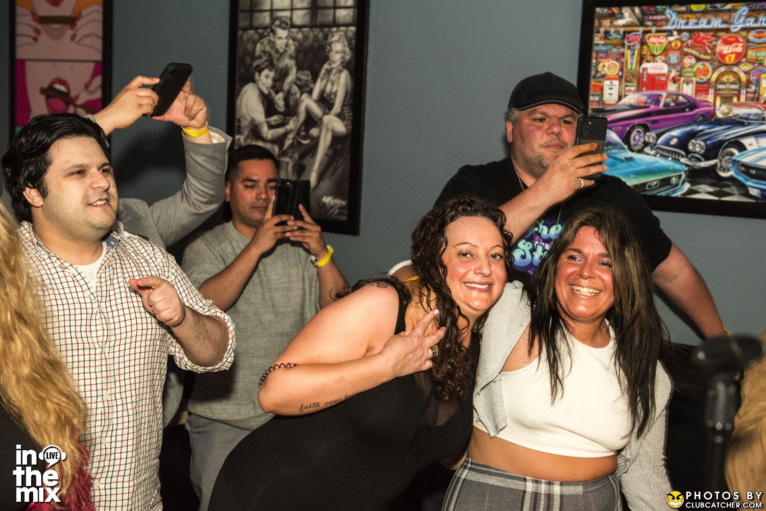 Via Mercanti lounge photo 214 - April 15th, 2022