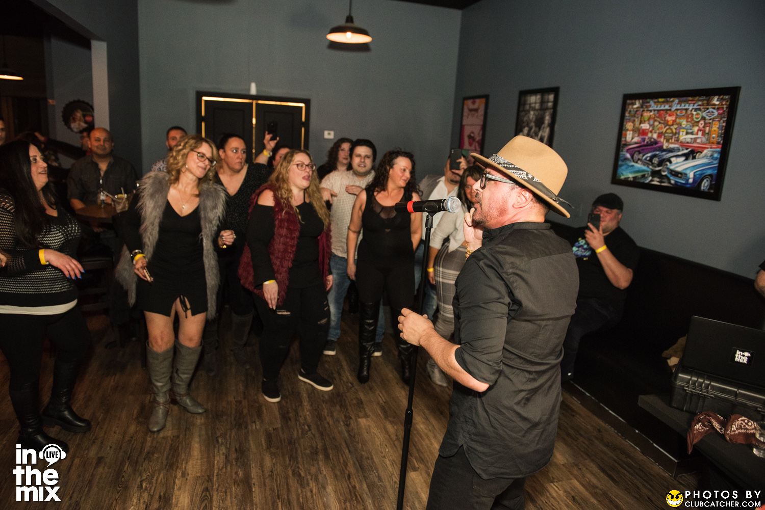 Via Mercanti lounge photo 243 - April 15th, 2022