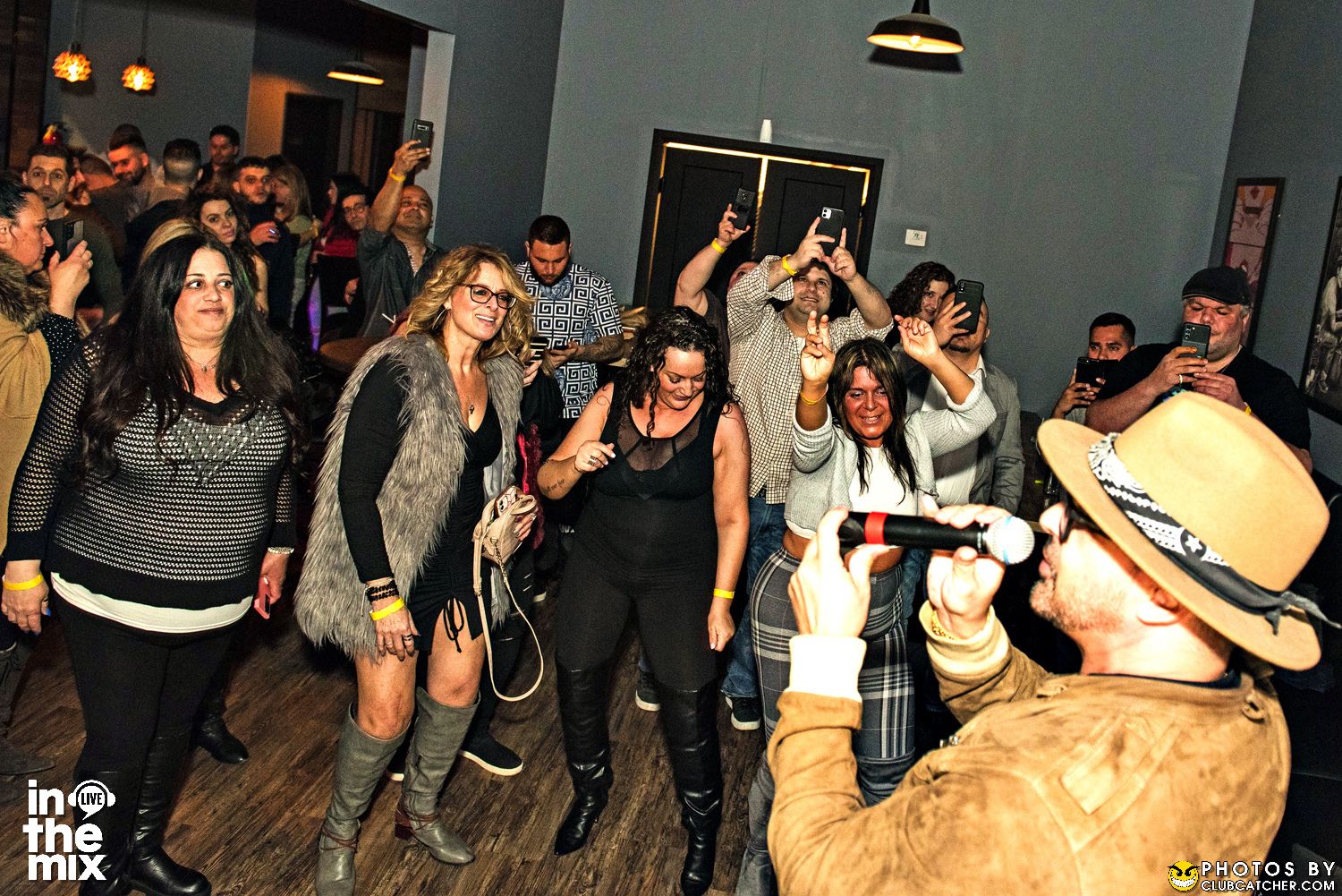 Via Mercanti lounge photo 258 - April 15th, 2022