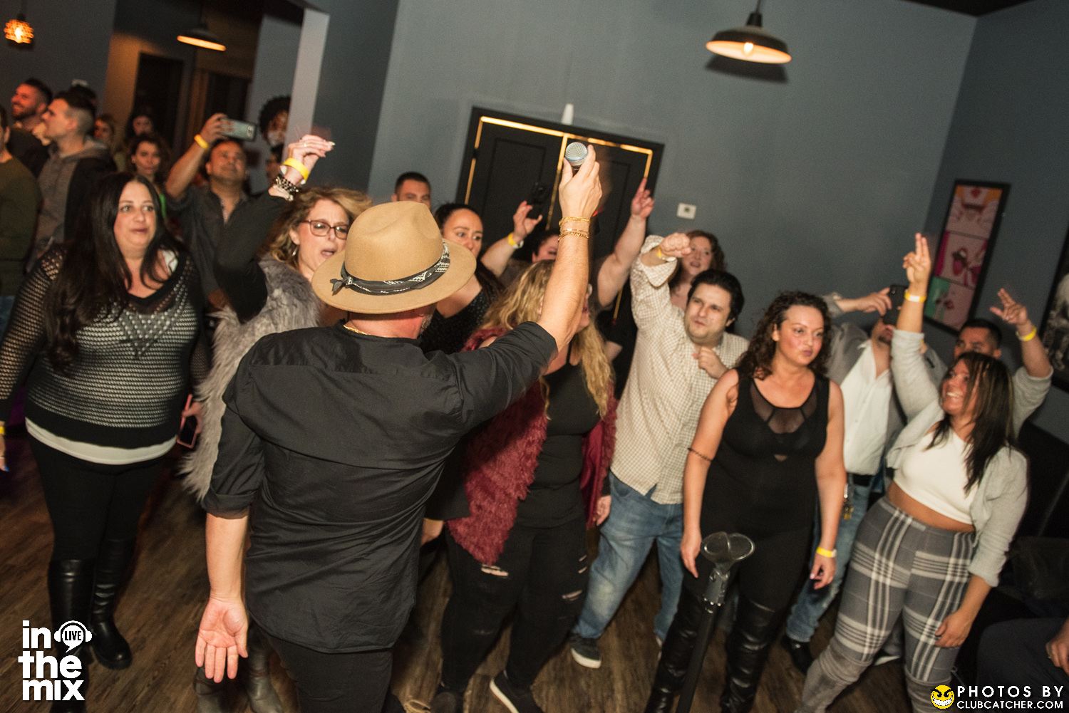 Via Mercanti lounge photo 306 - April 15th, 2022