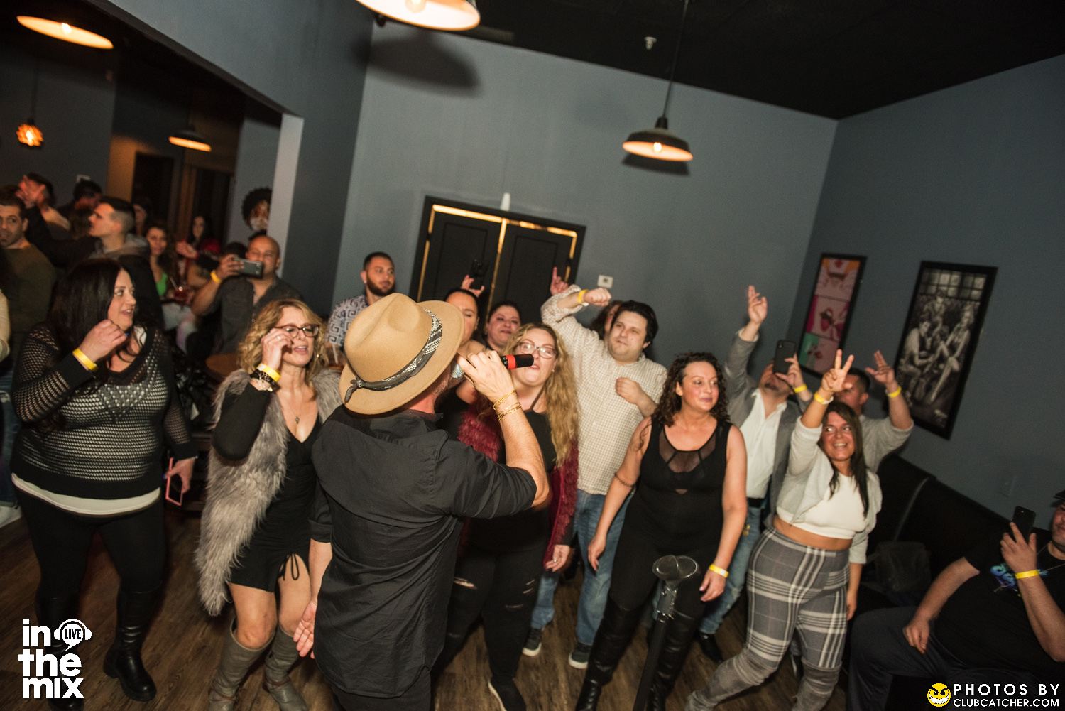 Via Mercanti lounge photo 310 - April 15th, 2022