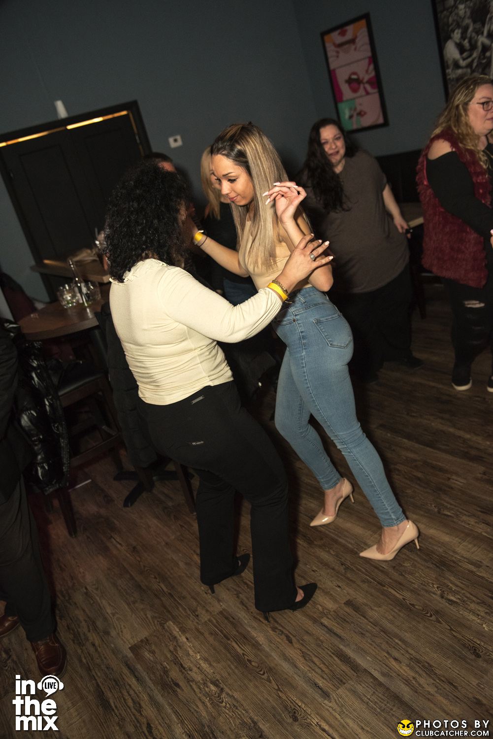 Via Mercanti lounge photo 315 - April 15th, 2022