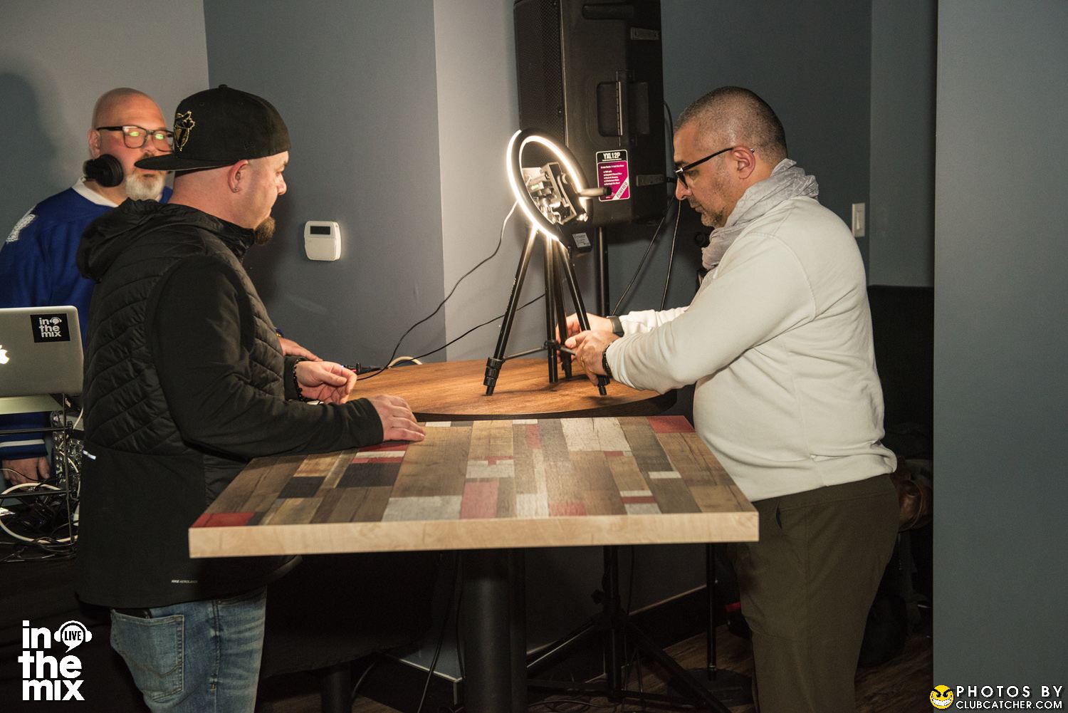 Via Mercanti lounge photo 323 - April 15th, 2022