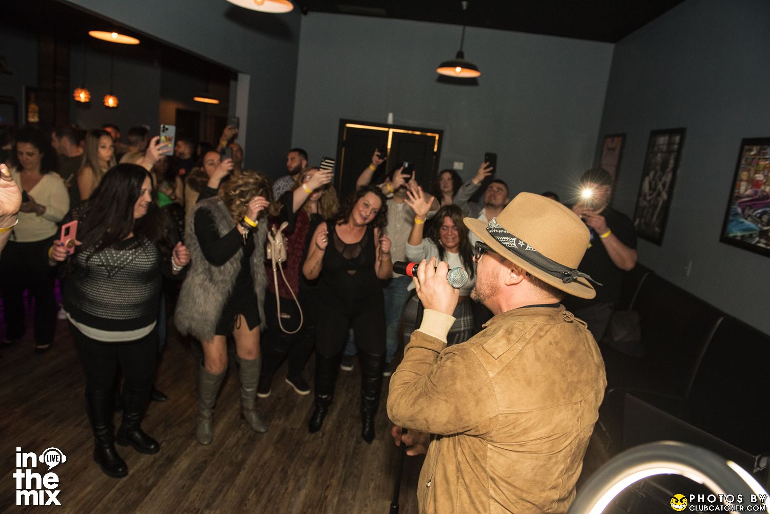 Via Mercanti lounge photo 328 - April 15th, 2022