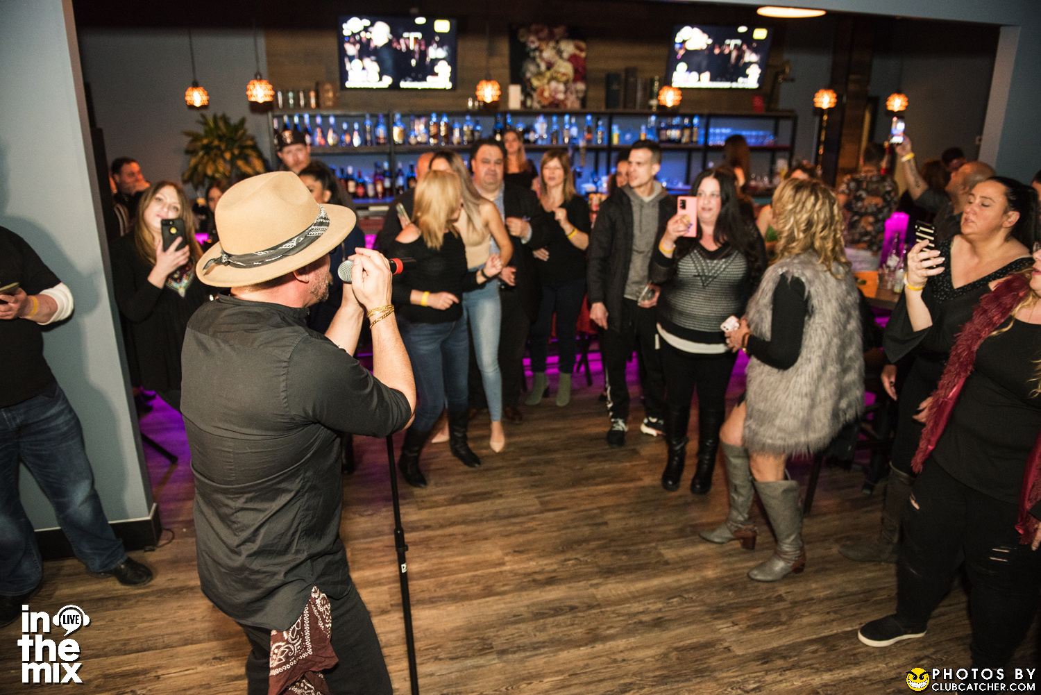 Via Mercanti lounge photo 81 - April 15th, 2022