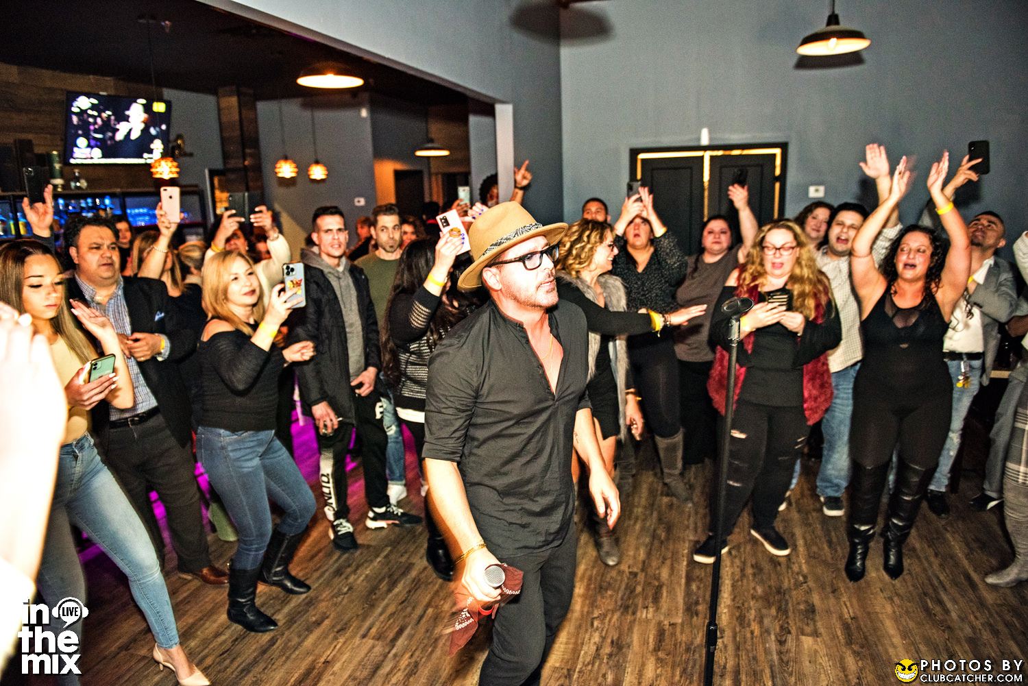 Via Mercanti lounge photo 96 - April 15th, 2022