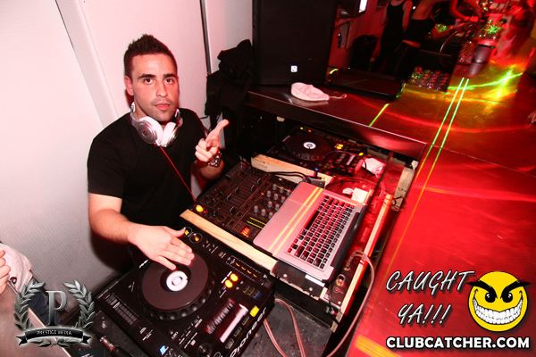 Gravity Soundbar nightclub photo 112 - November 15th, 2013