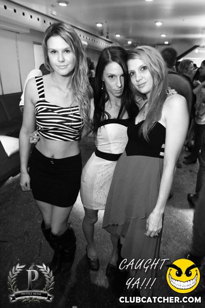 Gravity Soundbar nightclub photo 140 - November 22nd, 2013