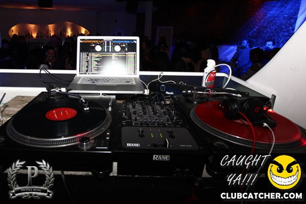 Cove 31 lounge photo 75 - November 23rd, 2013