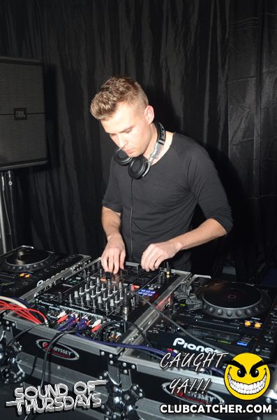 T2 lounge photo 106 - October 31st, 2013