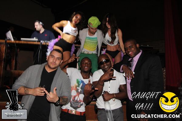 6 Degrees nightclub photo 117 - September 20th, 2013