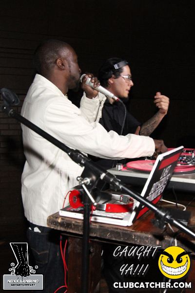 6 Degrees nightclub photo 145 - September 20th, 2013