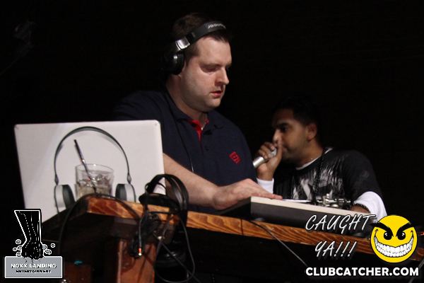 6 Degrees nightclub photo 200 - September 20th, 2013