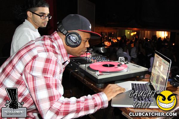 6 Degrees nightclub photo 3 - September 20th, 2013