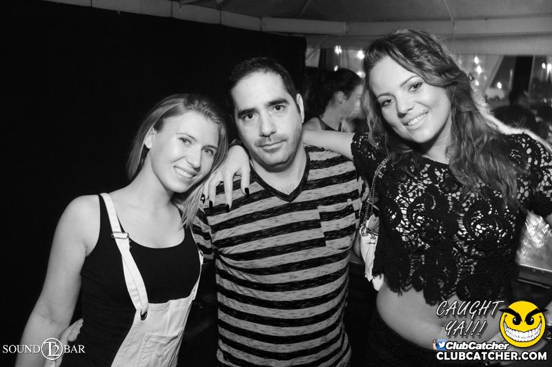 T2 lounge photo 18 - September 5th, 2015